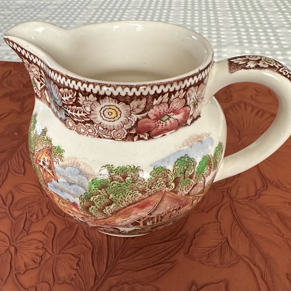 Pottery creamer “Rural England”